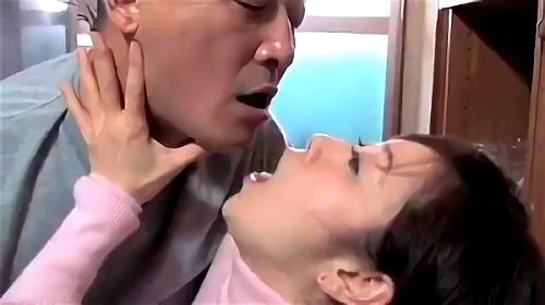 鼻の穴を膨らませ、顔をゆがめ、いやらしい性格の二人が、チンコとアソコをこすりつけている、舌は歯茎に突き刺さり！