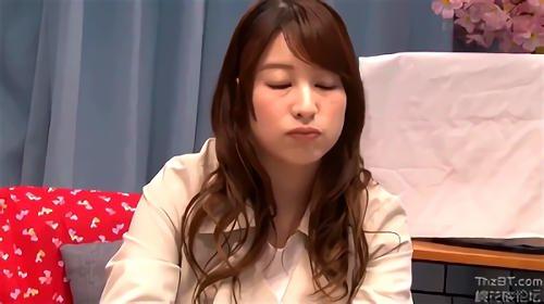 そんな超絶美少女ビアガーデンテンダーが貴方を誘惑しまくり!素股のやり方も知らない未経験の素人女子大生と泥酔して身体のコントロールが出来なくなった男子大学生が挿入を我慢して腰をくねらせ続けられるのか!