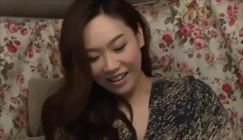 『人妻ナンパ』セクシー録画に引き込んでしまう、そんな人気企画「街角シロウト熟女ちゃんねる」の中でも、とても四十路・五十路には見えない美麗熟女だけ！