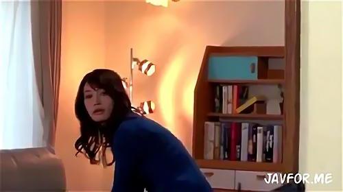 夫の留守中に取り立て屋に犯され、別の日には男に飛びかかられながら路上放尿、そして義父の前で何本ものチンポを手に入れ、中出しされる！