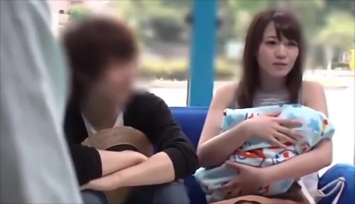 『騎乗位』心優しい彼女たちは恥ずかしさのあまり断りきれず、スマタでご奉仕、勃起したペニスの感触にアソコは思わずヌルヌルになり、夫や子供がいる！