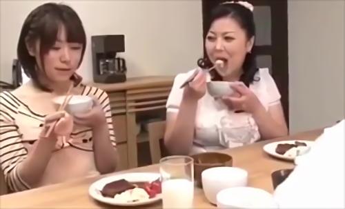 『レズ』妻と早くに別れて以来、一人娘の玲奈と二人で暮らしてきた治文は、この度、偶然出会った寺島さんという女性と熟年再婚をすることになった。！
