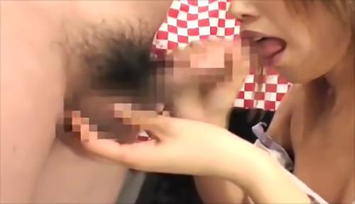 『手コキ』街で未熟な女の子をナンパ！オナニーを見るだけでいいという依頼を受ける。見ているだけのはずが、男のマン汁の匂いが部屋に充満してくると！
