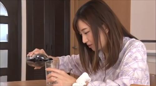 『キッチンドランカー』無邪気な様子で下半身にもちょっかいを出してきて…もうガマンできるはずもない、不許可の関係だって構わない、僕も義母さんもお互いを求め！