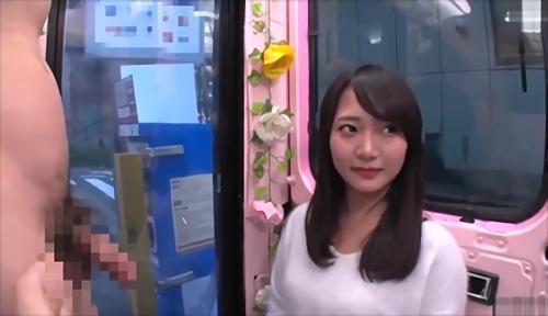 『美少女』今回は、自虐シリーズ第3弾！都内屈指の名門大学の近くで声をかけたインテリ女子大生に、喉に届くほど大きなチンコをしゃぶってもらいまし！