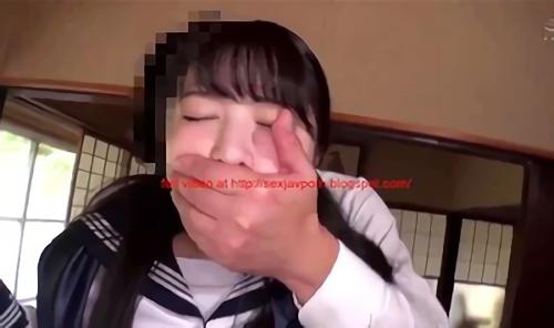 童顔制服JKと温泉トラベル！巨乳美少女が手マンで犯される!