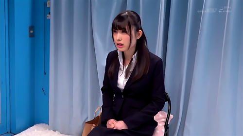 内定獲得に奮闘するキュートな女子大生をマジックミラーで特別面接、本当に内定がもらえると思っている彼女たちは、どんなHな要求も受け入れてしまう！