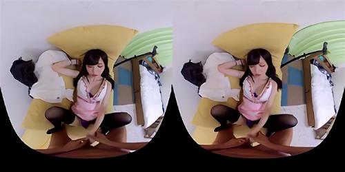 『中出し』ドアを開けるといきなり全裸の変なオッサンに玄関先で秘部を弄られ始める、嫌がる本物のM女だが、強烈な乳房マッサージを受けると甘い声を出して喘ぎ！