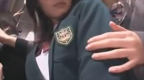 『おしっこ』このレズスペシャルで獲物を狙う痴〇師はなんと女子校生、いたずらっぽい笑みを浮かべて近づき、フェザータッチやソフトに責めると、始めは！