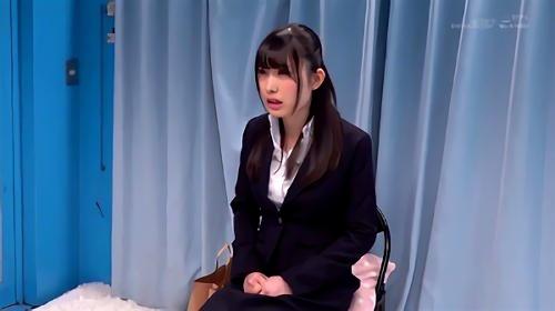 中途半端な就職に悩む可愛い女子大生に、マジックミラー越しに「内定」の文字がちらつく特別面接を敢行、内定がもらえると本気で思っている彼女たちは！