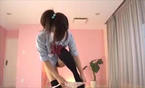 『女子校生』正真正銘の美女の超キュートなヒップが、この伝説のフェチ・シリーズをさらにエロティックに！美少女の奇跡のお尻を味わう