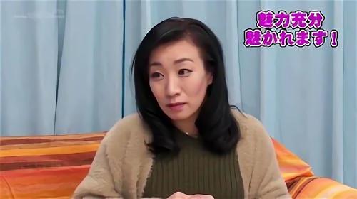 アンケートにお答え頂き、マジックミラー号へご案内、エスコート上手なイケメンナンパ師が、下世話なアンケートと若いチンポで熟女美女の下心を引き出す！