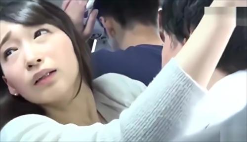 『着衣』もちろん勃起するチ○ポに情慾はオーバーヒートする妻、旦那の目を盗みチ○ポを握りしめ、自分の濡れた股間に導きました、！