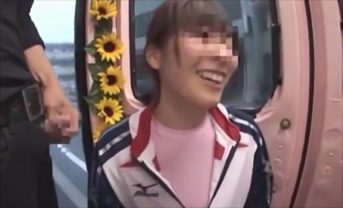 『ギャル』ここで、MM＆マジックミラー号でナンパされ、人生初の素股を体験した素人娘50人の「素股特集」上映が始まります！友達同士である大学生！