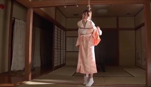『調教』各フロアのステージに立つ永遠の女性たち、原ほのかの3人は、理性と欲望の狭間で我を失い、涙し、ついには自ら責めを請い始める、魔物が棲！