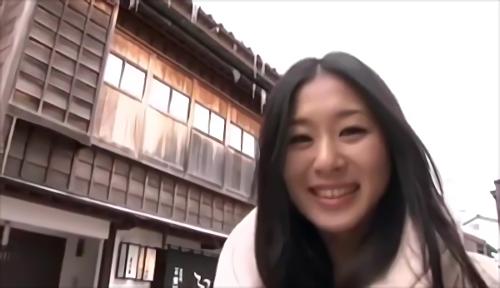 『お掃除フェラ』美術館で働く彼女を呼び出しお昼休みに職場の目の前でいきなりAV出演させちゃいました、そして翌日は生まれ育った地元を連れ回しH、見か！