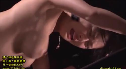 『電マ』ファンのチ〇ポに塗られた薬によって汗が滲み、ふらつく足元、虚ろな目…、異変に気づいた頃には喜びによって支配される身体、さらに制限し！