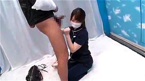 今回のターゲットは心優しい看護師さん、利き手を骨折し、オナニーもできなくなってしまった男性を助けてほしいという心優しい看護師さんだ！