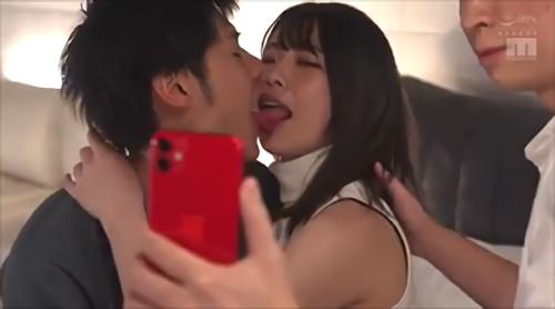 『痴女』ある日、いぶきが忘れたスマホにサークルの先輩から動画が送られていた、こっそり見ると、そこにはコンパでハメを外し痴態をさらけ出す姿が！