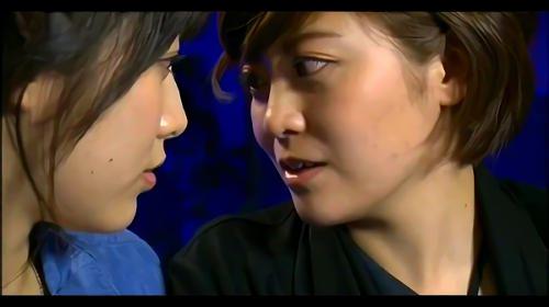 蒼い色は最強色』は、その性服をめぐる物語のひとつだが、ヘンリームカ・ブックスでは、同性愛・・・レズビアンをテーマにした別のシリーズも制作している！