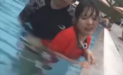 働く夏期限定女子をターゲットにした夏期アルバイト規制SP！かき乱された羞恥心がいらぬ興奮を呼び、次第に快楽の虜へと堕ちていく。チンポを握らされ！