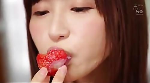 『若妻』介護をしてくれるようになったもえに義父は強烈に欲情し彼女の下着の匂いを嗅ぎながら自慰アクトにふけたところをもえに見つかってしまう、！