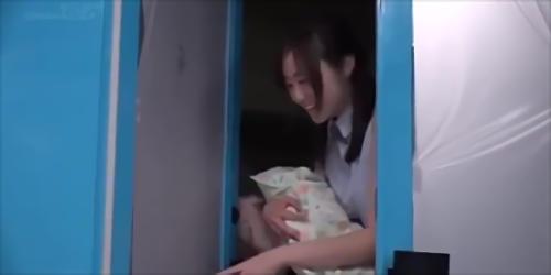 長い間、新しい出会いがない男性から誘われる・・、心優しい女の子たちは、恥ずかしがって断れず、モジモジしながらご奉仕、勃起したペニスの感触にアソコは思わずヌルヌルになり！
