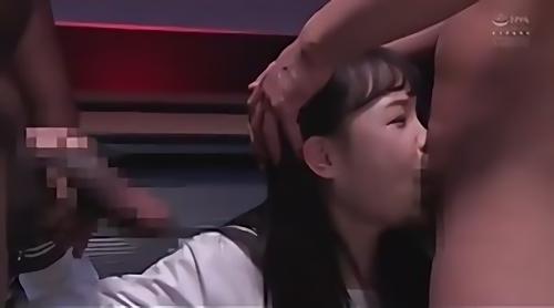 『痴女』」と訴える彼女に「お前の親友・ララを身代わりとして連れてこい、」と条件を出す白井、親友に裏切られたララは、白井が連れてきた臨時英語！