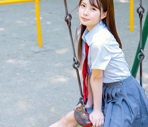 【中出し】『学校で…エッチしよ❤︎』可愛さ超ド級つるぺたパイパン美尻女子と放課後の教室で過激乱交中出しSEX！