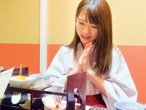 『ご飯食べたら…しよ❤︎』アイドル級美少女との温泉旅行でフェラやオナニー魅せる若いスレンダーボディを堪能！