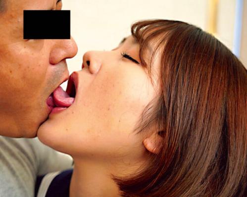 【素人】『おじさん味が…大好き❤︎』ショートカットが可愛いパパ活女子校生がオジサンに中出しされちゃう❤︎