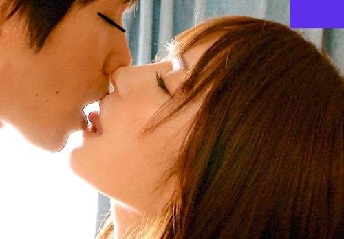 『友達にはナイショにしておくから❤︎』彼女が研修で不在にするタイミングで性欲爆発！可愛すぎる彼女の親友とNTR❤︎