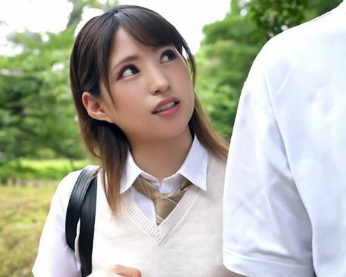 【渚みつき・制服女子】エロカワ制服女子のアオハルのハメ撮り中だしやっちゃって膣奥までザーメン出して孕んだらラッキー！