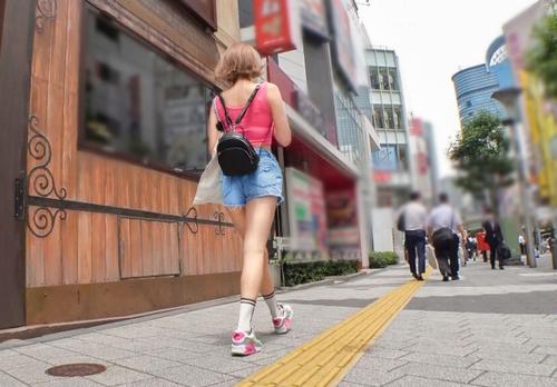 企画のモノのパコパコビッチ！現金を目の前にチラつかせられたらエッチなお姉さん達って中だしまでやっちゃう説。