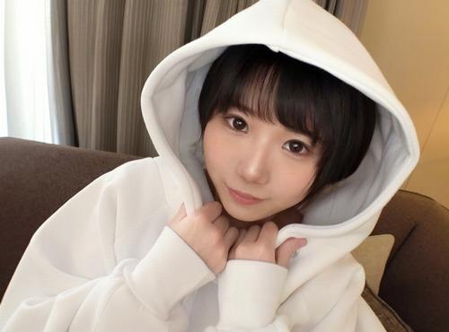 白パーカーを着たまま初脱ぎSEXへ参加したロリっ子（りく）お姉さん！可愛すぎるフェラチオに僕のムスコは発射したビッチ。