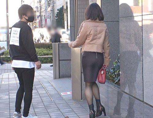 【素人・ナンパ】街でパンストお姉さんをナンパしホテルへ連れ込み於ちんちんをぶち込みハメ撮り開始のエロビッチ。