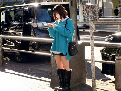 【お姉さん・ハメ撮り】移動中の車内でデカいデイルドを咥えながらレロレロするヤバすぎエロ娘の実態