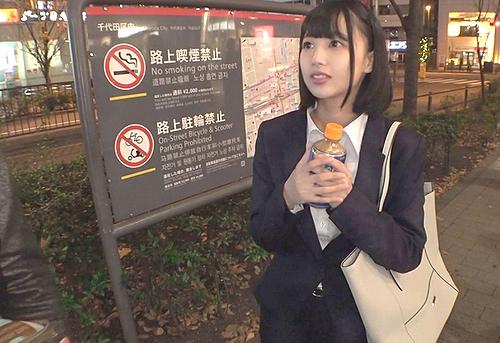 【パンツスーツOL】スリットスカートOLが多い中でパンツスーツOLさんがめちゃくちゃ初々しく見えるのは何で？？