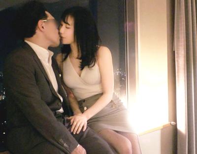 【女医・初脱ぎ】美人ドクターのお姉さんがフル勃起した男優にパコパコされながら黙って中だしブチ込まれたら・・。