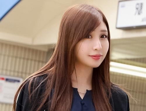 【ハメ撮り・初脱ぎ】キレイな奥さんが１度は大きなペニスの男優さんとハメ撮りしたくて参戦！夫に無い凄テクを経験したくて自らのアソコを捧げるエロビッチ