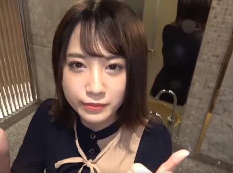 事務系の仕事で肩こっちゃった彼女をナンパしたら僕のブルブル動くチンポでほぐしてあげたいクズ男。
