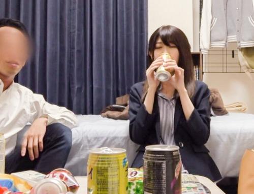 究極の激ヤバ注意報！ヤリチン部屋で盗撮中だしセックス！フィニッシュは顔シャでイキまくる美人お姉さんのエロビッチ