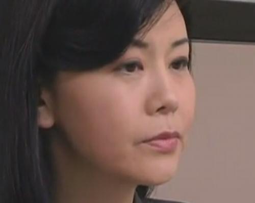 【ヘンリー塚本】某所の駅ホームで出会った人妻と即ホテルへ連れ込み中だしセックスしてしまうアヘアヘビッチ