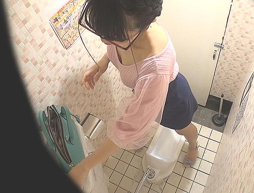 【激ヤバトイレ】トイレで盗撮されちまうOLさん達の実態！なかなか出てこないOLさんはオナっているって本当ですか？※フェイク動画だぴょん。