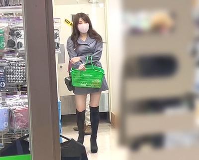 【アナルライバー】アナルに異物を挿入する動画配信しているアナルライバー女子とすべての穴にぶち込む4Pでハメ撮り。