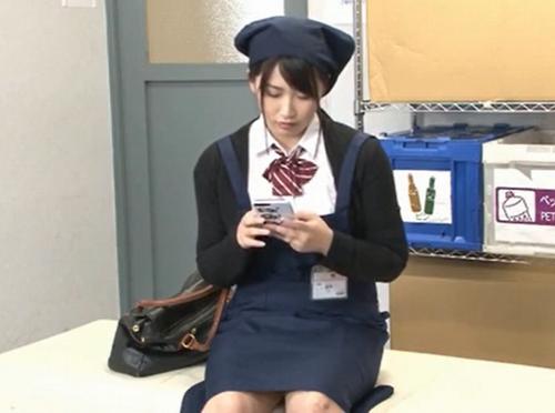 【人妻と学生】人の奥さんを見たらエッチしたくなる学生アルバイトくんってめちゃくちゃヤバい青年だね。