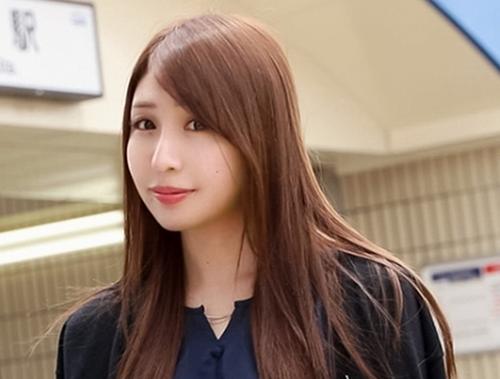 S級人妻は夫の於ちんちんだけじゃ我慢できない欲求不満な毎日を送っていたかわいちょうな妻。