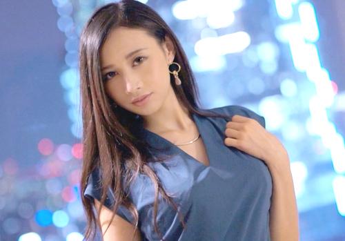 【小悪魔・お姉さん】ストッキングが良く似合う美人お姉さんのすらりとした美脚に我慢できず即ハメ中だしビッチ。