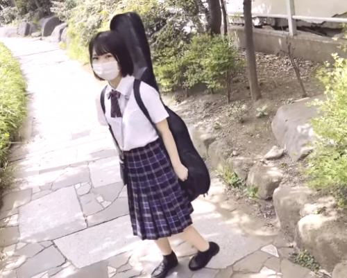 【童顔女子・JK】143センチメートルのギターより少し大きめのカワイイ制服女子とハメ撮りビッチ。