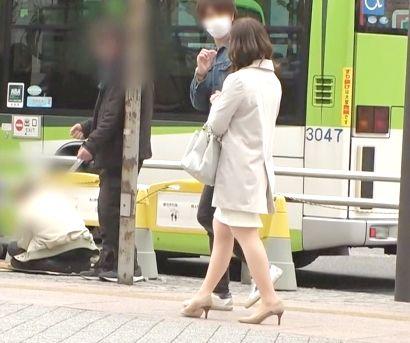 街角ナンパ大作戦！知的メガネの人妻OLとのナンパで出会いパンスト破いてハメ撮り中。